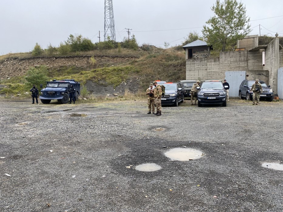 Полицијата се повлече од северно Косово, конечно отстранети и барикадите
