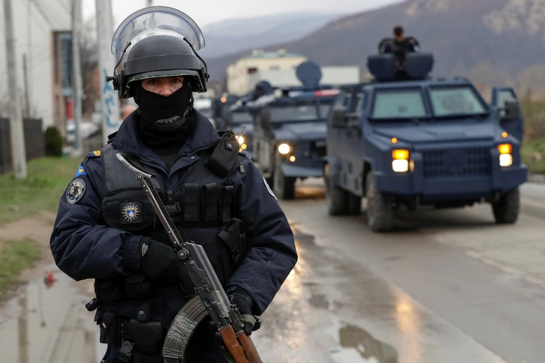 Две експлозии, специјалци и сирени во Косово: Вака изгледа таканаречената демократија и владеење на правото на Албин Курти, вели Петковиќ