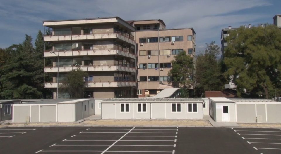 Едната изгоре, другата прокисна: Затворена модуларната болница во Скопје