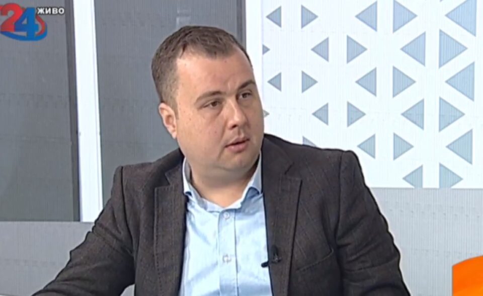 Пренџов ја критикува затворената седница, велејќи дека граѓаните треба да знаат што се случува со дојавите за бомби
