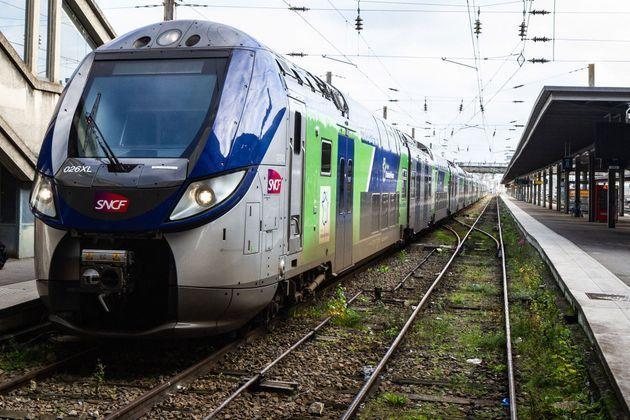 Воз прегази тројца мигранти во јужна Франција