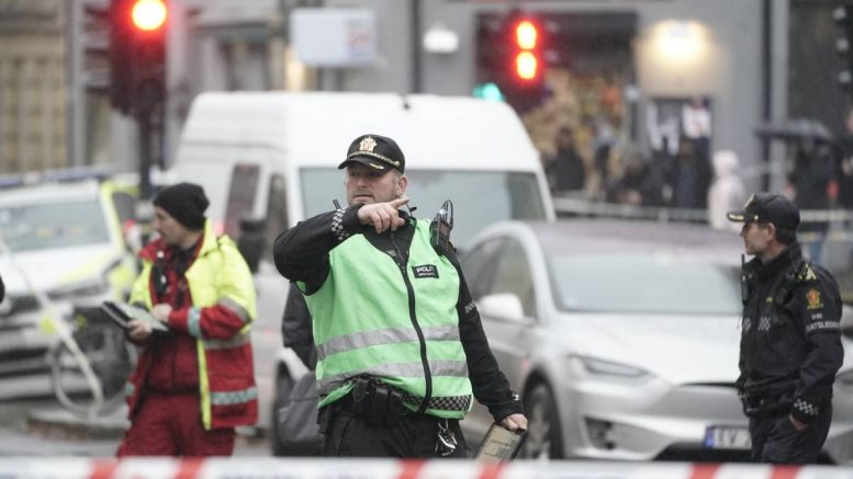 (ВИДЕО) Маж со нож напаѓал луѓе на улиците во Осло, има и жртви