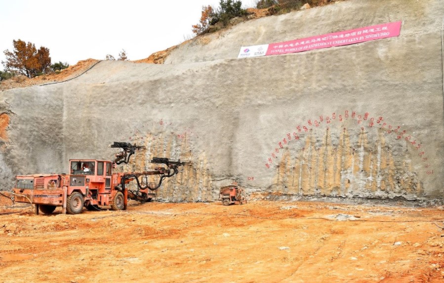 Бочварски: Започна бушењето на тунелот на експресниот пат Градско – Прилеп