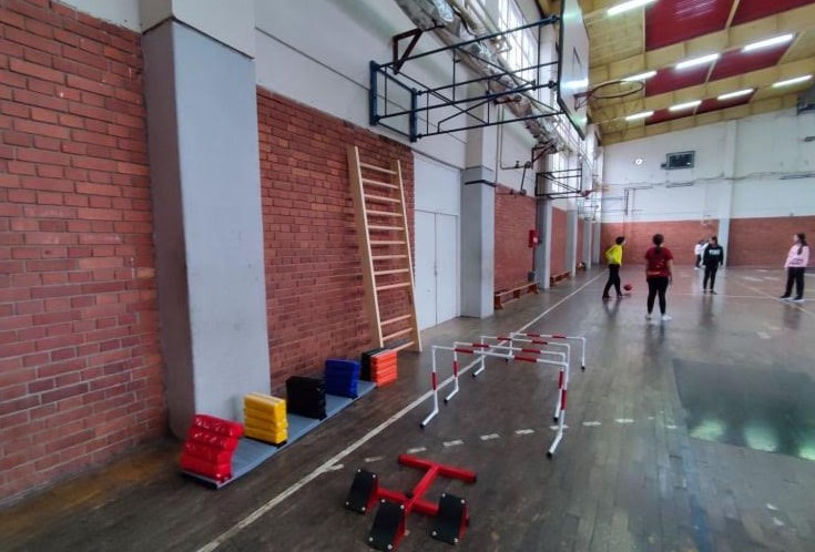 Набавени помошно-технички помагала и опрема за спортските сали за основните училишта во Куманово