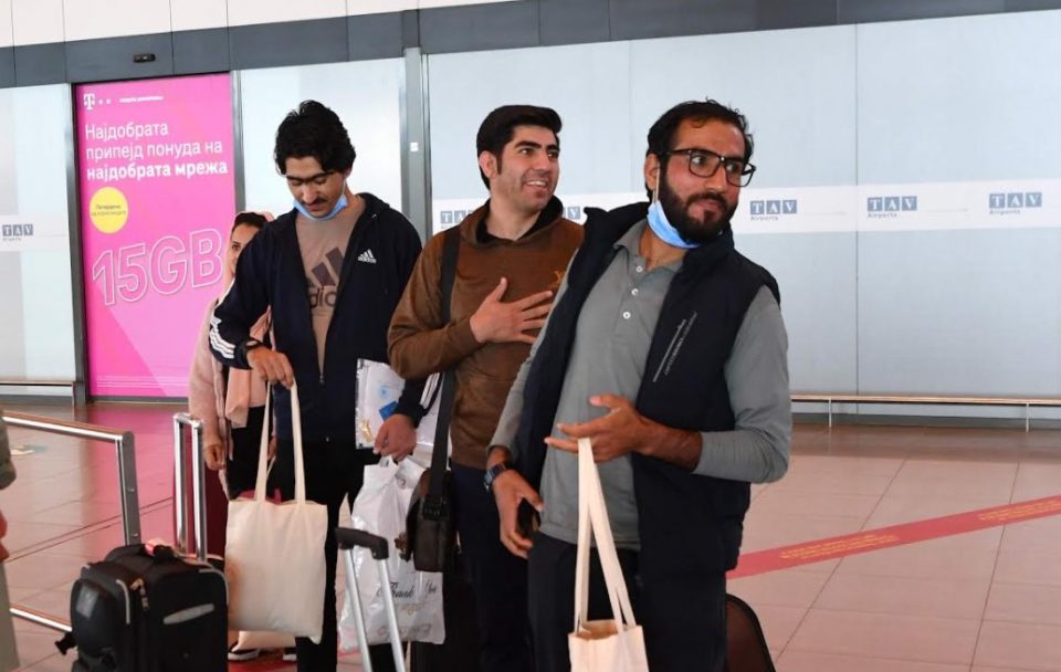 Македонија им обезбеди привремен престој на четворица авганистански новинари