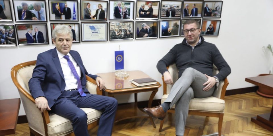 Ахмети го повика Мицкоски во Собрание: Разговарале за гласањето недоверба