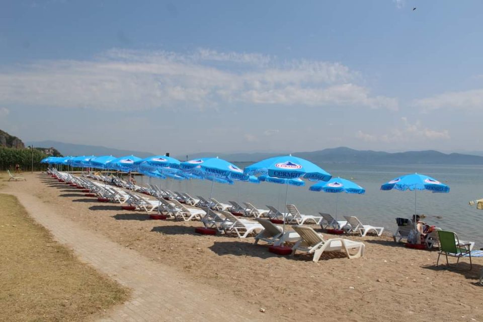 Министерството за транспорт и врски демантира дека охридските плажи ќе се даваат под концесија