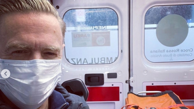 Брајан Адамс в болница поради коронавирус