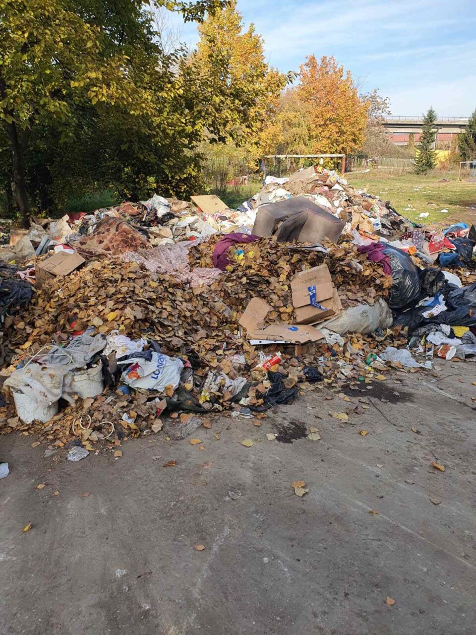 Утринава е расчистена депонијата во дворот на поранешната установа „Ранка Милановиќ“ во Гази Баба