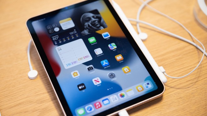 „Apple“ го намалува производството на „iPad“