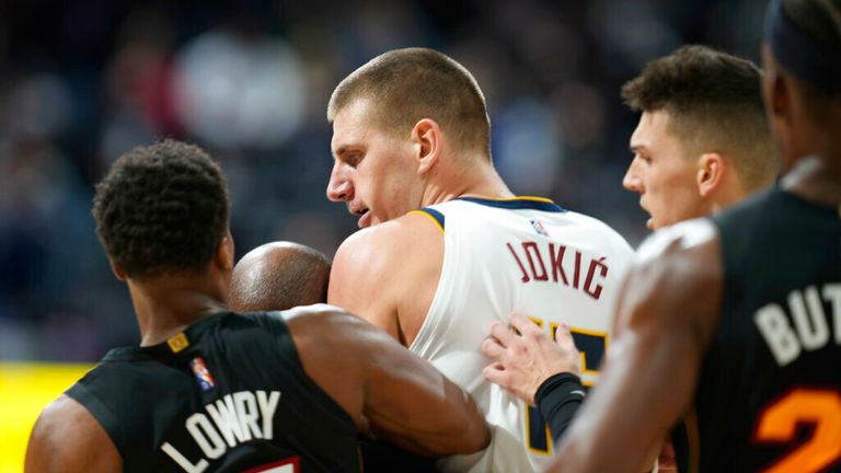 НБА го суспендира Јокиќ на еден натпревар