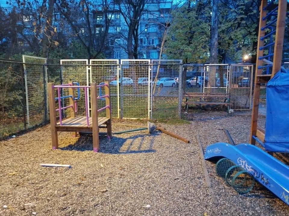 (ФОТО) Целосно уништен детски парк во Козле