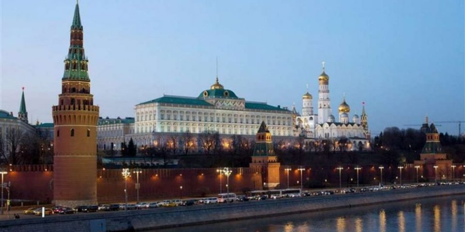 Кремљ: Путин ја обвини Украина за „воени злосторства“ во разговорот со Макрон