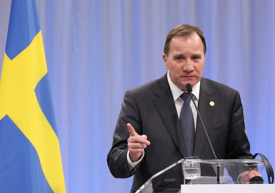 Шведскиот премиер Стефан Левен поднесе оставка