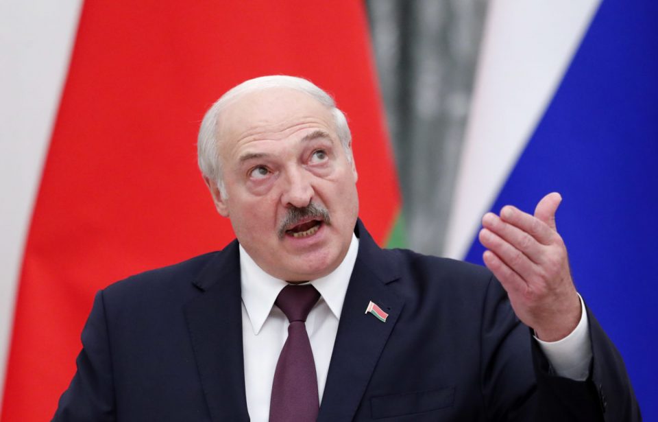Лукашенко со нацрт-уставни измени со кои ќе може да остане на власт до 2035 година