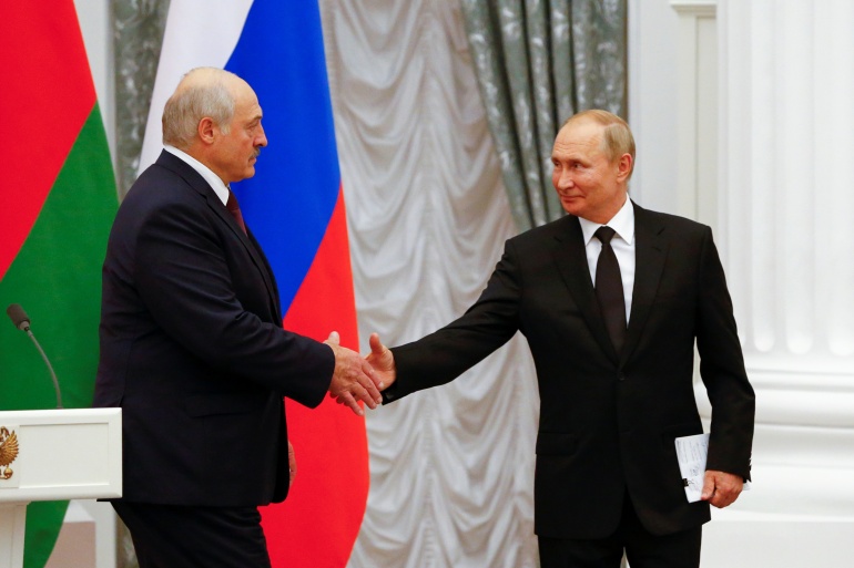 Путин го повика Лукашенко да почне дијалог со неговите противници
