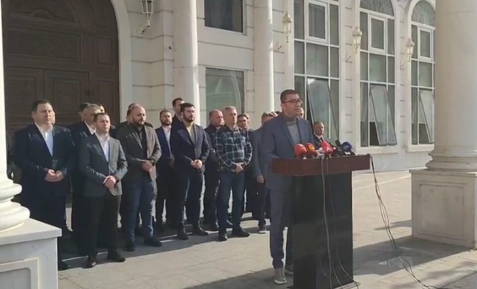 Мицкоски: Им порачав на градоначалниците да засукаат ракави, да се откажат од привилегиите, да почнат три капитални проекти во наредните месеци