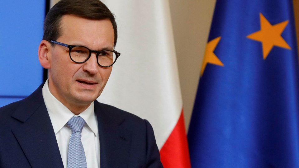 Полска го олеснува товарот на инфлацијата врз домаќинствата со пониски даноци и финансиска помош