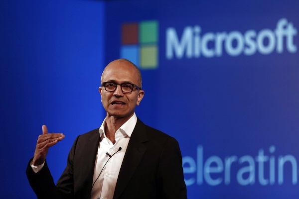 Надела продаде половина од своите акции во Microsoft