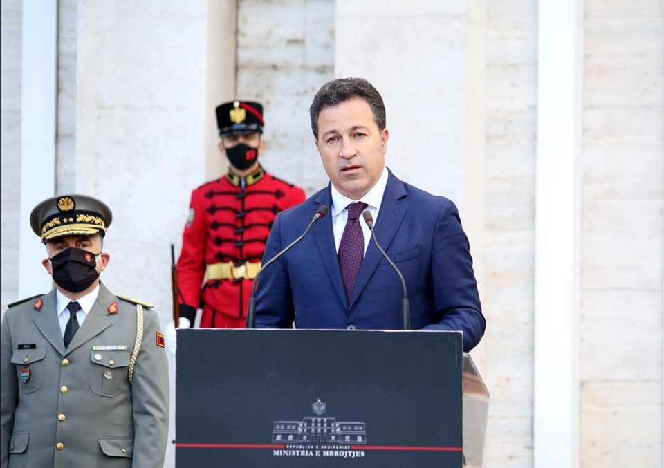 Албанскиот министер за одбрана Нико Пелеши во официјална посета на Македонија