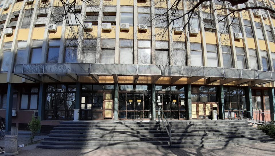 Евакуирана зградата на Судот во Нови Сад Србија по дојава за бомба