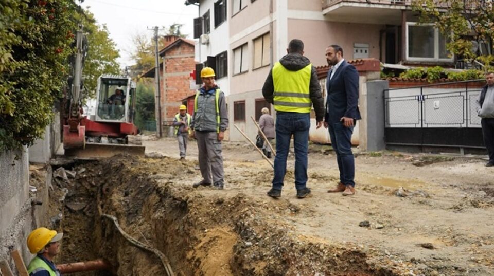 Штипјани го дочекаа првиот слој асфалт на улицата „Панче Караѓозов“