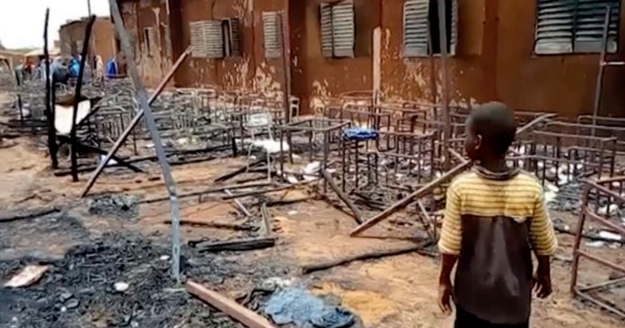Трагедија – најмалку 24 ученици загинаа во пожар во Нигер