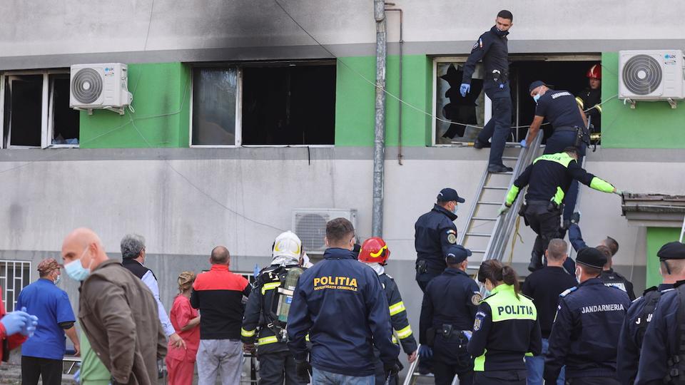 Двајца загинати во пожар во романска болница
