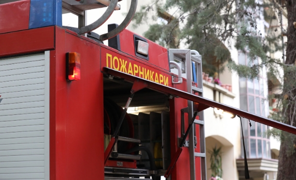 Пожар од плинска боца од кој биле зафатени два балкони во Скопје, интервенирала Пожарна