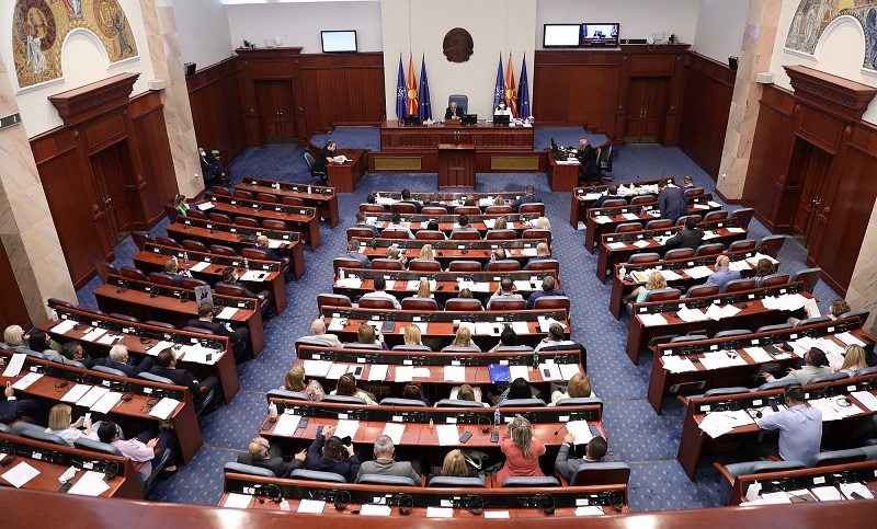 По констатираната оставка на премиерот и Владата, во Собранието одложена седницата за пратенички прашања