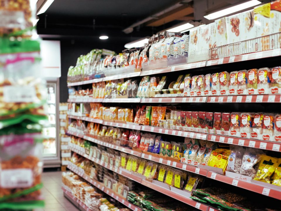 Владата на Србија ограничи цени на прехранбени производи