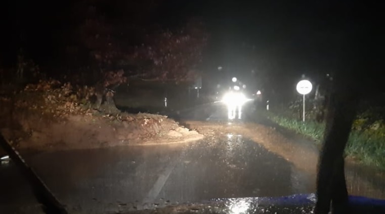 Свлечиште го блокираше патот кај село Пополжани, Кичевско
