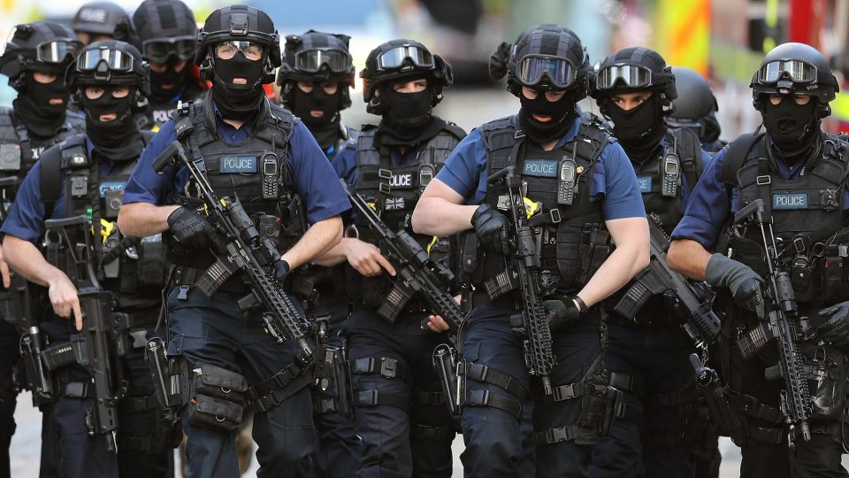 Британија го крена нивото на закана од тероризам по нападот во Ливерпул