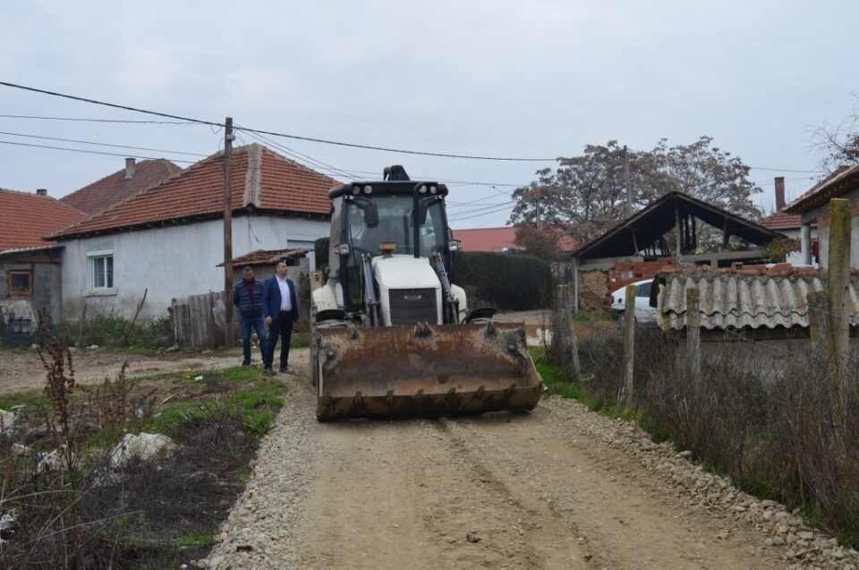 ЈПКД Турија, по налог на општина Василево денес вршеше тампонирање на една улицa