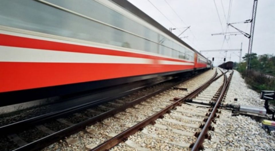Во Баварија неколку лица се повредени во напад со нож во воз