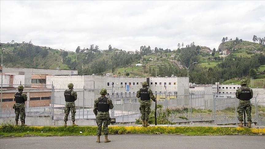 Армискиот врв и затворската управа поднесоа оставки по немирите во затворот во Еквадор