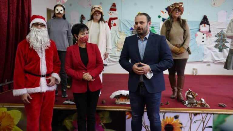 Градоначалникот Ѓорѓиевски обезбеди над 2000 пакетчиња за децата од Кисела Вода