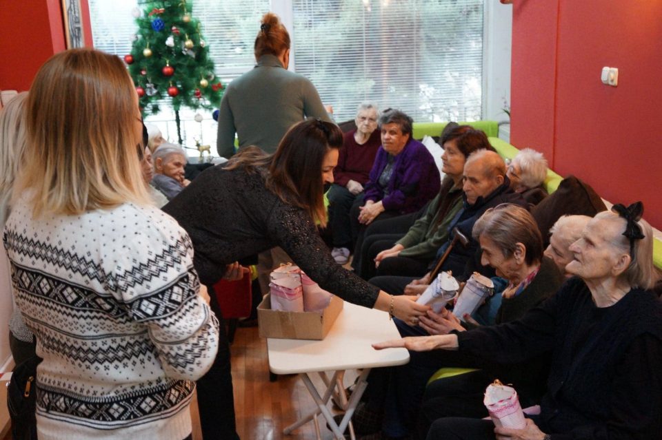 Унијата на жени на ВМРО-ДПМНЕ во Гази Баба го посети Домот за стари лица Руски