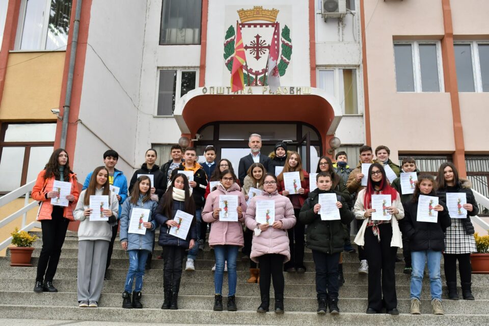 Доделени стипендии на талентирани ученици во основното и средното образование во Општина Радовиш