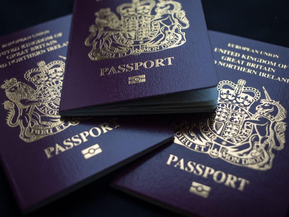 Британија одби да издаде родово неутрален пасош