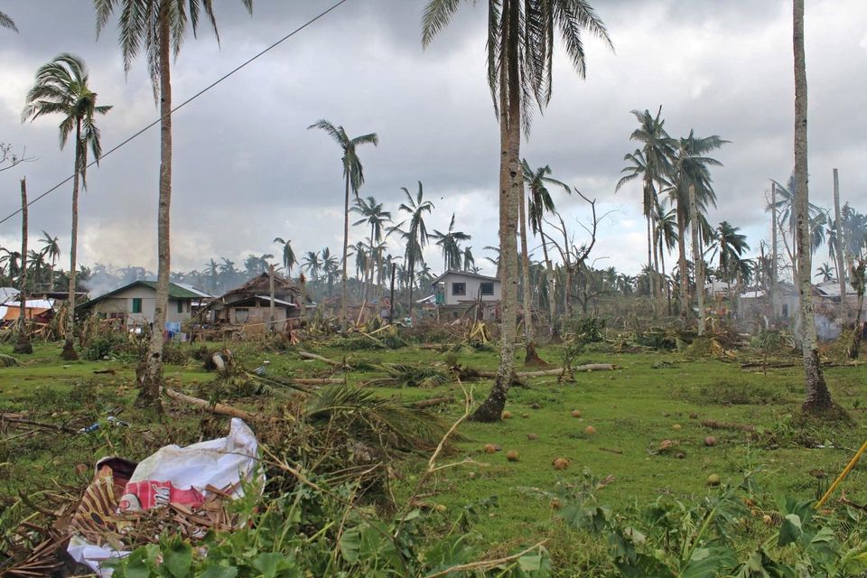 Најмалку 375 загинати и 56 исчезнати во тајфунот на Филипините