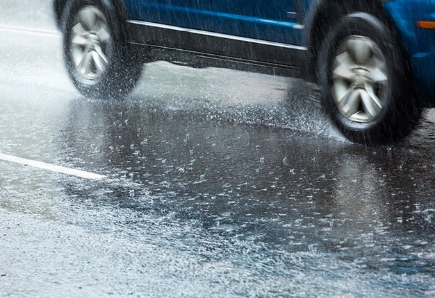 Патиштата  влажни, Македонија пат апелира да се вози внимателно