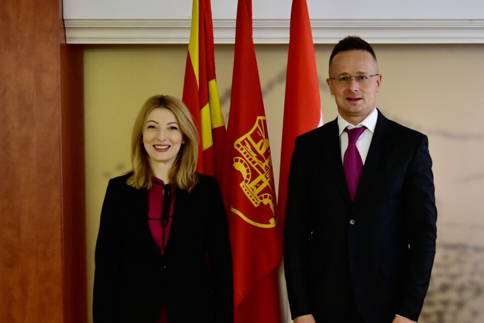 Средба на градоначалничката Арсовска со унгарскиот министер за надворешни работи и трговија Сијарто