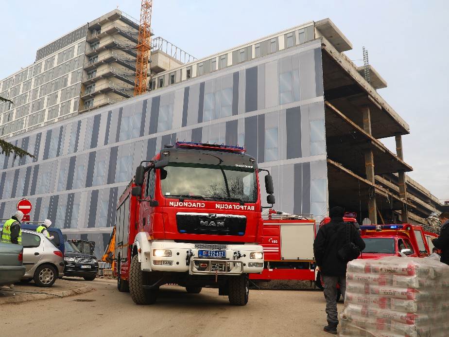 Пожар во Клиничкиот центар во изградба во Србија
