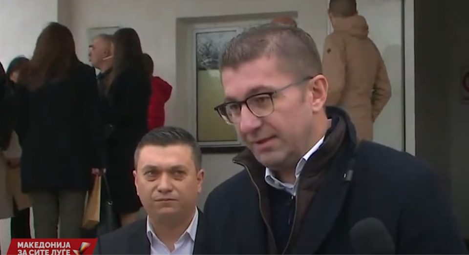 Мицкоски: Заев и СДСМ го нарушија евроинтегративниот процес на Македонија, колку повеќе коленичат, толку поголеми се бугарските барања