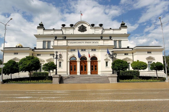 Бугарскиот парламент утре ќе ја избира новата влада предложена од мандатарот Кирил Петков