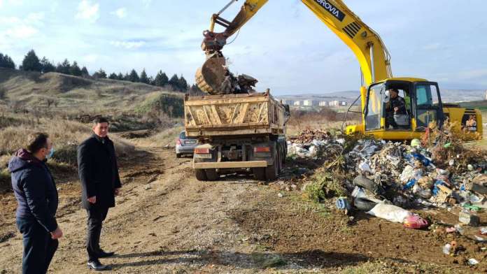 Акција за чистење дива депонија во Илинден