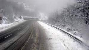 Сообраќајот се одвива по влажни коловози, на патот Тетово – Попова Шапка има остатоци од кашест снег