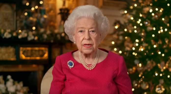 (ВИДЕО) Емотивен говор на Кралицата Елизабета: Божиќ може да биде тежок период за оние кои ги изгубиле саканите