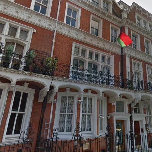 Нападната амбасадата на Белорусија во Лондон, еден дипломат е тешко повреден